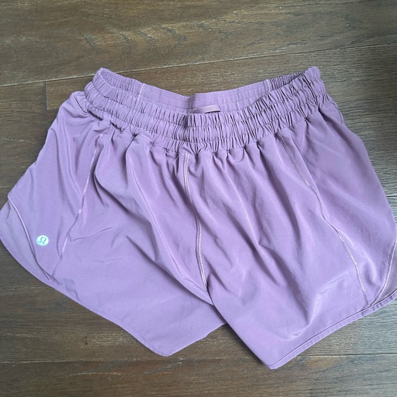 SOLD Lululemon Hotty Hot Short II 2.5” Size 8 Jubilee Purple - Picture 5 of 6